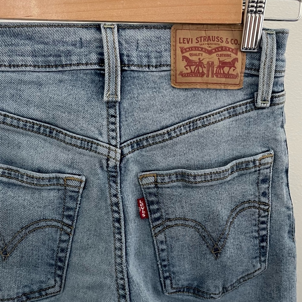 Levi’s Ribcage Straight Size 24